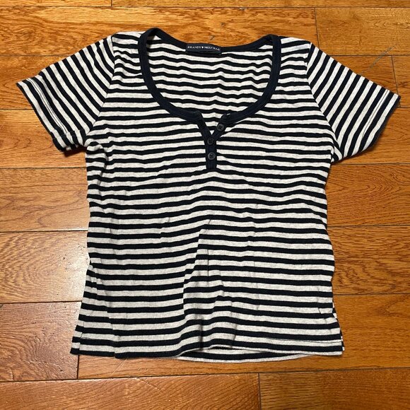 EUC Brandy Melville Zelly Stripe Navy Top T-shirt - Picture 1 of 2